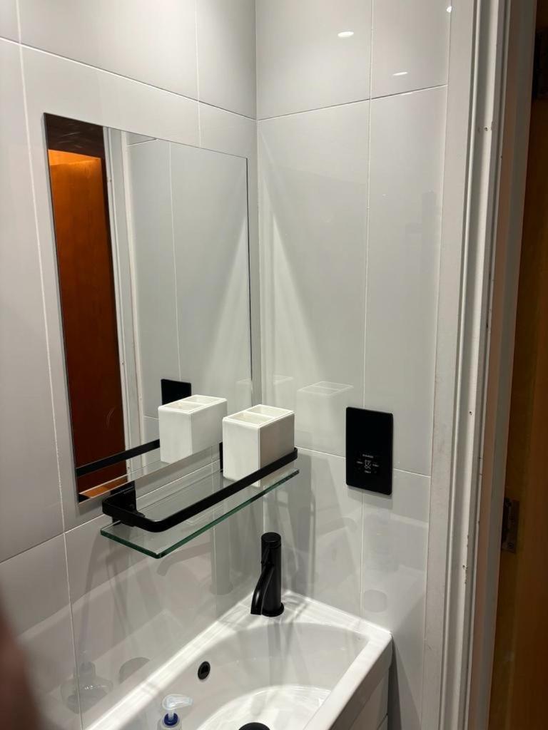 Studio Flat In The Heart Of St. Johns Wood London Eksteriør billede